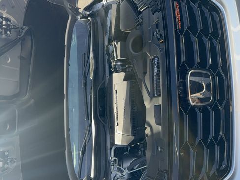 Used 2025 Honda Pilot TrailSport image 16