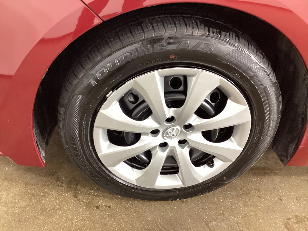 Used 2025 Toyota Corolla LE FWD image 30
