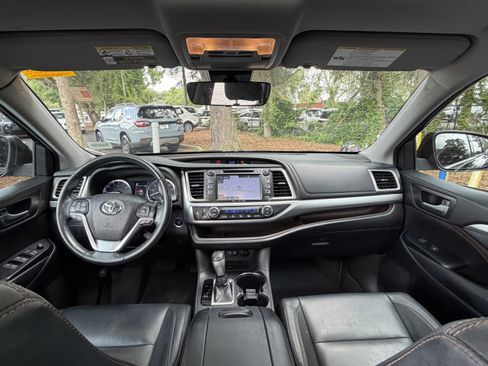 Used 2018 Toyota Highlander XLE FWD image 36