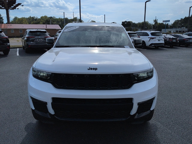 Used 2025 Jeep Grand Cherokee L Limited w/ Black Appearance Package AWD/4WD image 2