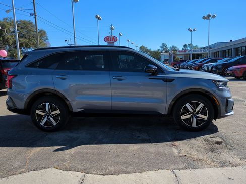 Certified 2023 Kia Sorento S w/ Panoramic Sunroof Package image 4