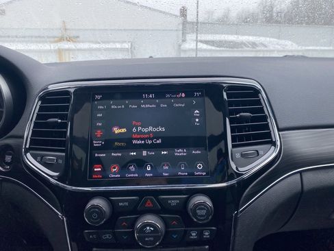 Used 2022 Jeep Grand Cherokee Limited image 16