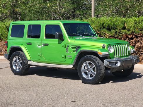 Used 2018 Jeep Wrangler Unlimited Sahara AWD/4WD image 3