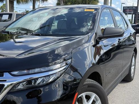Used 2023 Chevrolet Equinox LS w/ Driver Confidence II Package FWD image 5