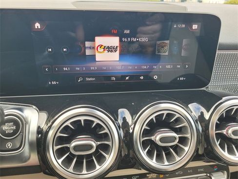 Used 2021 Mercedes-Benz GLB 250 4MATIC image 24