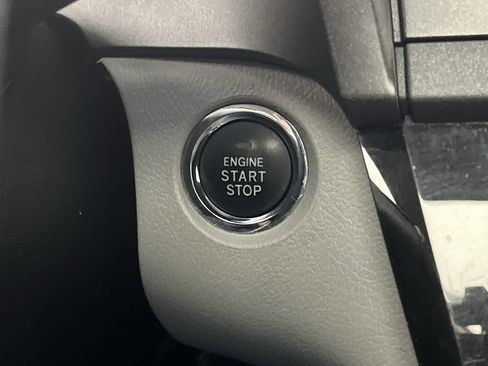 Used 2017 Toyota Sienna XLE Premium image 22