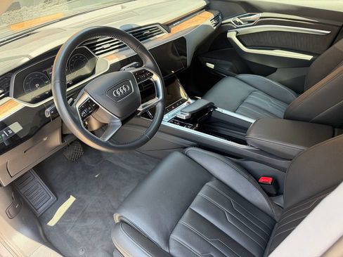 Used 2019 Audi e-tron Prestige w/ Prestige Package AWD/4WD image 31