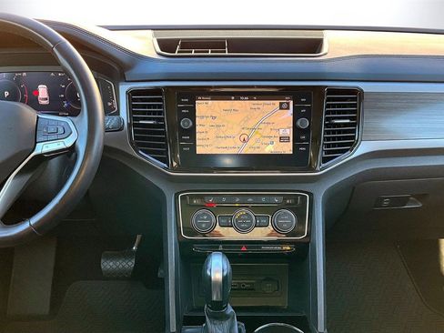 Used 2021 Volkswagen Atlas SEL Premium image 12