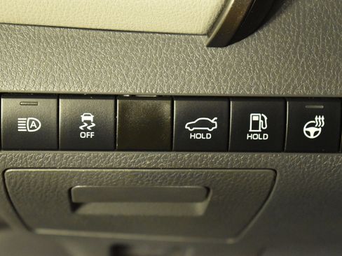 Used 2022 Toyota Camry XLE image 36