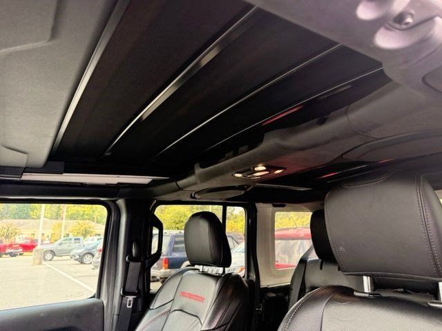Used 2022 Jeep Wrangler Unlimited Rubicon w/ LED Lighting Group AWD/4WD image 11