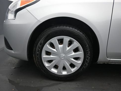 Used 2017 Nissan Versa SV FWD image 40