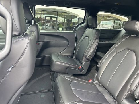 New 2026 Chrysler Pacifica Select image 16