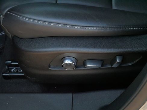 Used 2025 Cadillac XT4 Premium Luxury image 20