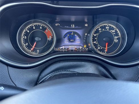 Used 2021 Jeep Cherokee Latitude Lux w/ Comfort/Convenience Group image 12