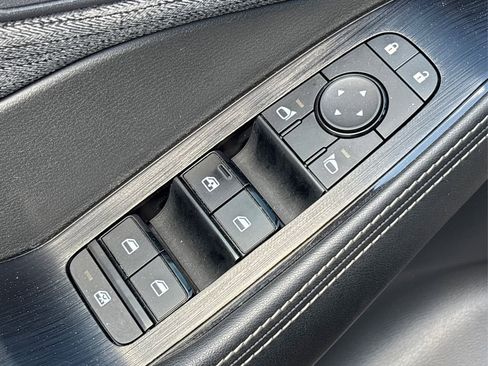 Used 2022 Nissan Rogue S image 32