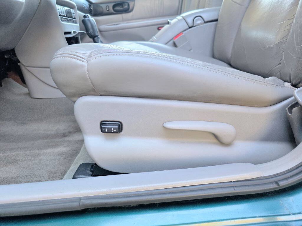 Used 2000 Buick Regal GS w/ GSE Pkg FWD image 9