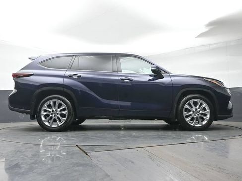 Certified 2024 Toyota Highlander Limited AWD/4WD image 39