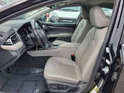 Used 2023 Toyota Camry SE FWD image 11