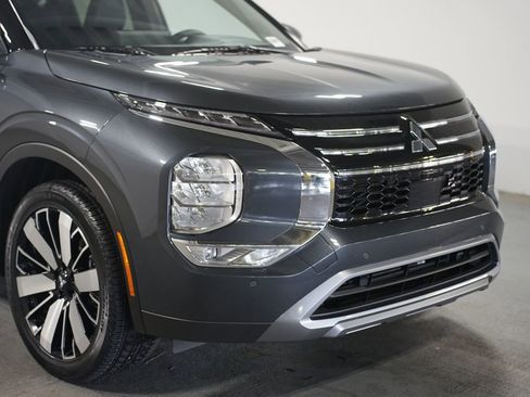 Used 2025 Mitsubishi Outlander SE FWD image 4