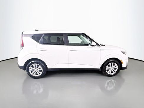 Used 2023 Kia Soul LX FWD image 11
