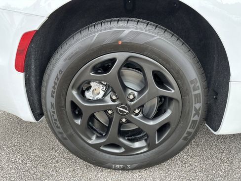 New 2024 Chrysler Pacifica Premium image 20