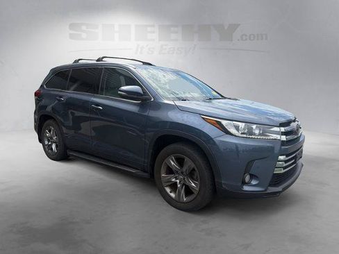 Used 2017 Toyota Highlander Limited Platinum AWD/4WD image 2