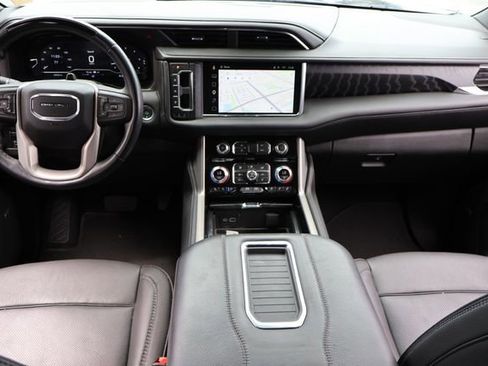 Used 2024 GMC Yukon Denali w/ Advanced Technology Package AWD/4WD image 17