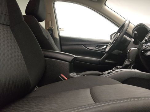 Used 2018 Nissan Rogue SV AWD/4WD image 21