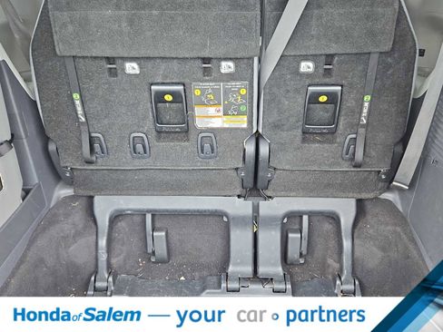 Used 2021 Toyota Sienna XLE w/ XLE Plus Package image 19