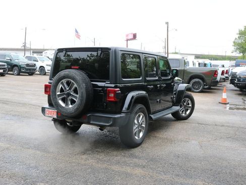 Used 2019 Jeep Wrangler Unlimited Sahara AWD/4WD image 5