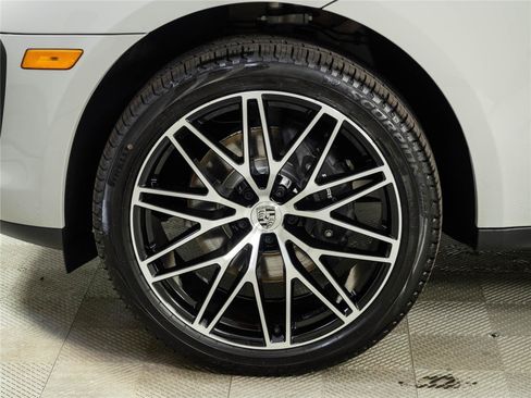 New 2026 Porsche Macan Turbo AWD/4WD image 39