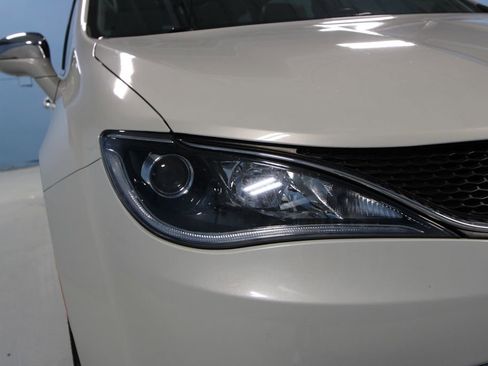 Used 2017 Chrysler Pacifica Limited w/ UConnect Theater Package image 35