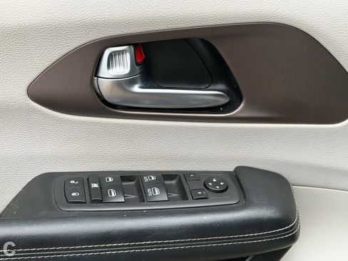 Used 2021 Chrysler Voyager Lxi FWD image 10