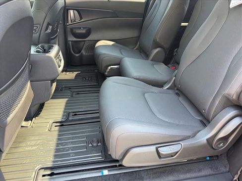 New 2026 Kia Carnival SX FWD image 12