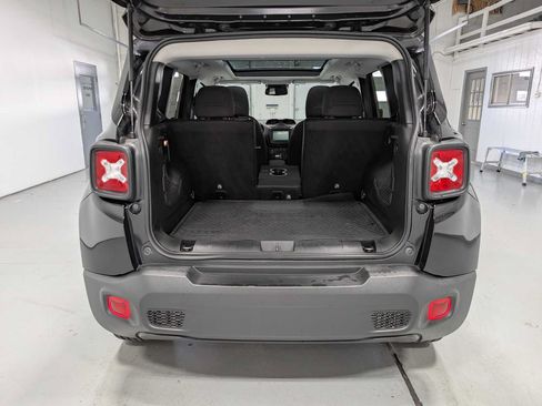 Used 2019 Jeep Renegade Latitude w/ Cold Weather Group AWD/4WD image 41