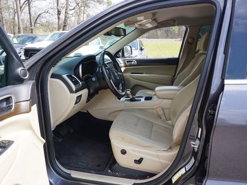 Used 2016 Jeep Grand Cherokee Laredo w/ Quick Order Package 23E image 2