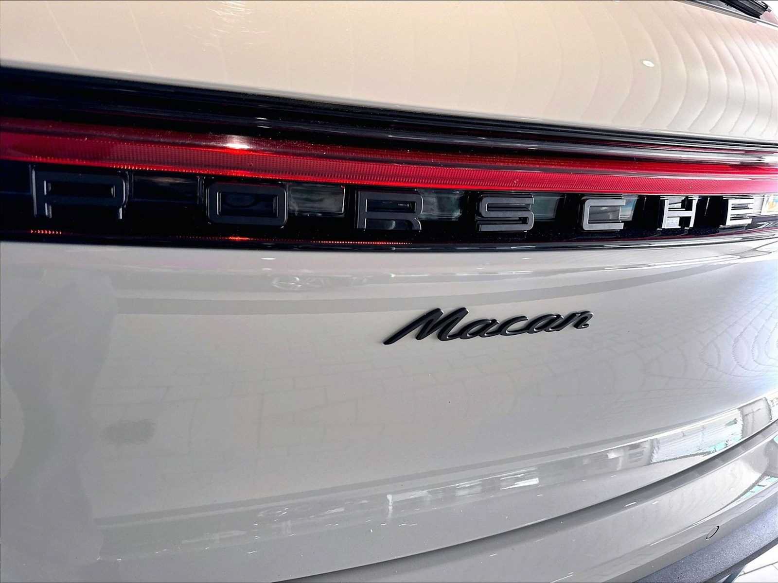 Used 2026 Porsche Macan AWD/4WD image 38