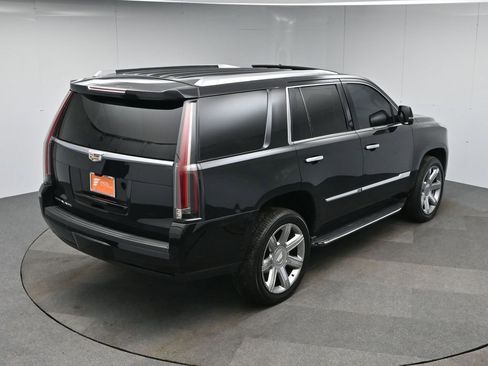 Used 2019 Cadillac Escalade Luxury image 54