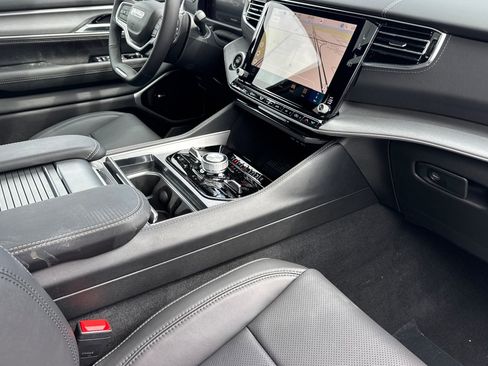 New 2026 Jeep Grand Wagoneer L Limited AWD/4WD image 14