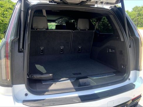 Certified 2026 Cadillac Escalade ESV V AWD/4WD image 4