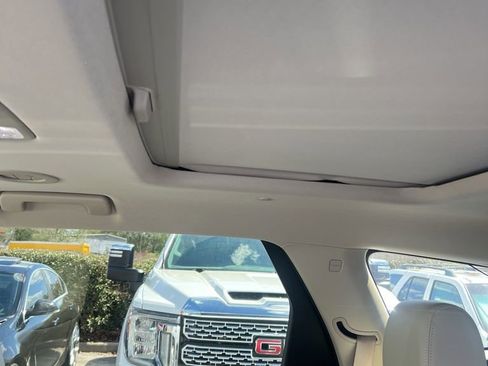 Used 2021 Buick Enclave Premium w/ Sun and Sites Package image 6