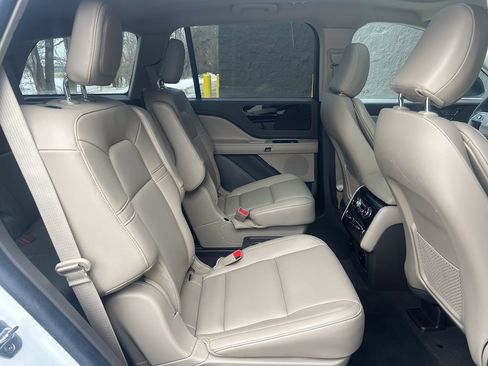 Certified 2023 Lincoln Aviator Standard w/ Premium Package image 21