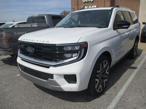 New 2026 Ford Expedition Platinum w/ Platinum Ultimate Package AWD/4WD image 3