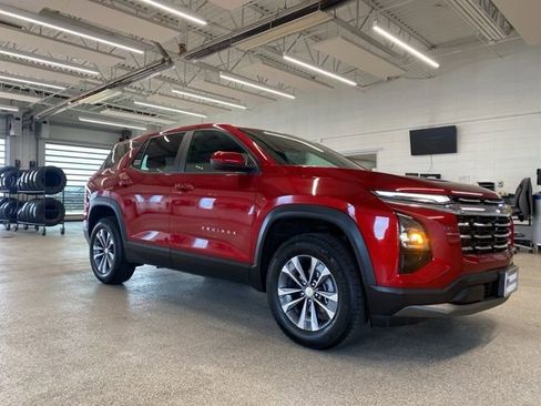 Certified 2025 Chevrolet Equinox LT image 3