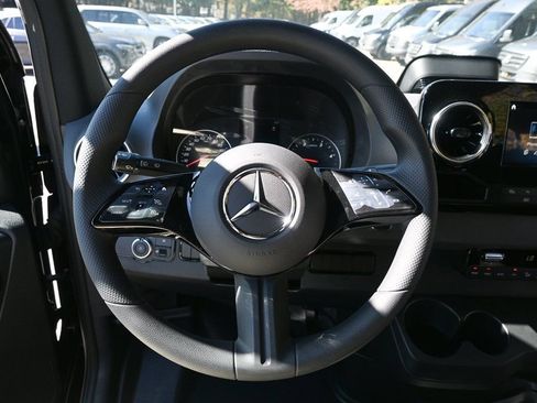 Used 2025 Mercedes-Benz Sprinter 2500 image 2