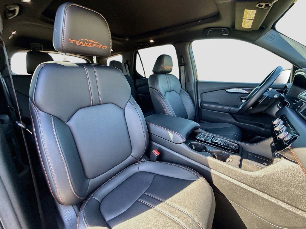 Used 2025 Honda Pilot TrailSport image 38