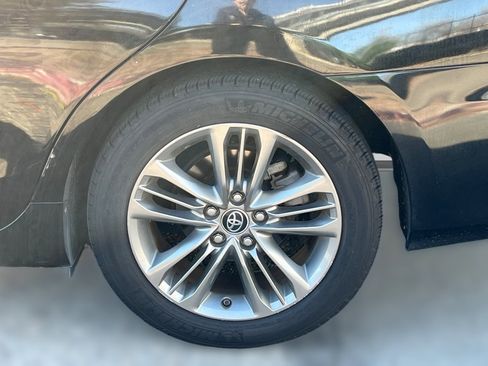 Used 2016 Toyota Camry SE image 6