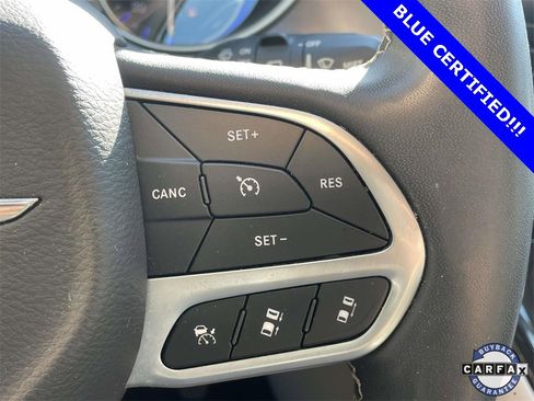 Used 2022 Chrysler Pacifica Touring-L image 21