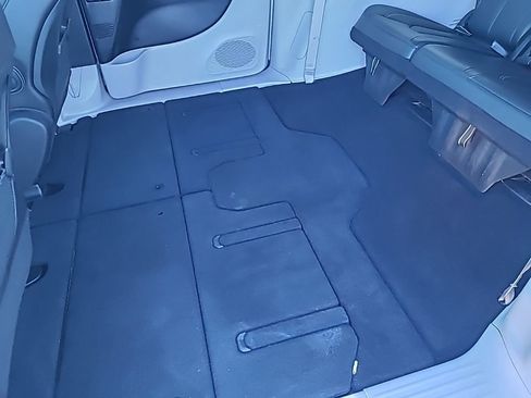 Used 2024 Chrysler Pacifica Touring-L image 18