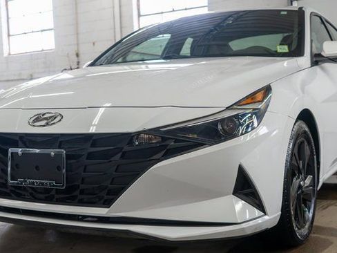 Used 2021 Hyundai Elantra Blue image 2